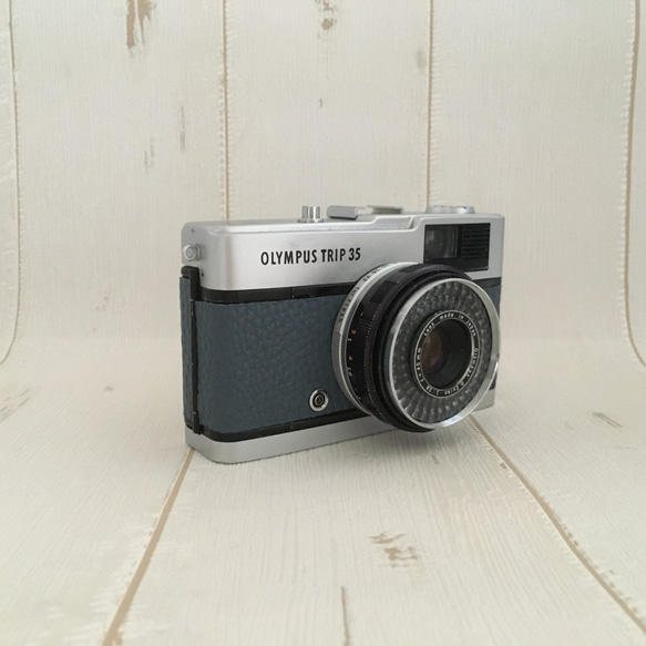【完動品】レトロなフィルムカメラ　オリンパスTRIP35 ブルーグレーの本革【ただいまフィルム１本プレゼント】 3枚目の画像