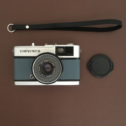 【完動品】レトロなフィルムカメラ　オリンパスTRIP35 ブルーグレーの本革【ただいまフィルム１本プレゼント】 8枚目の画像