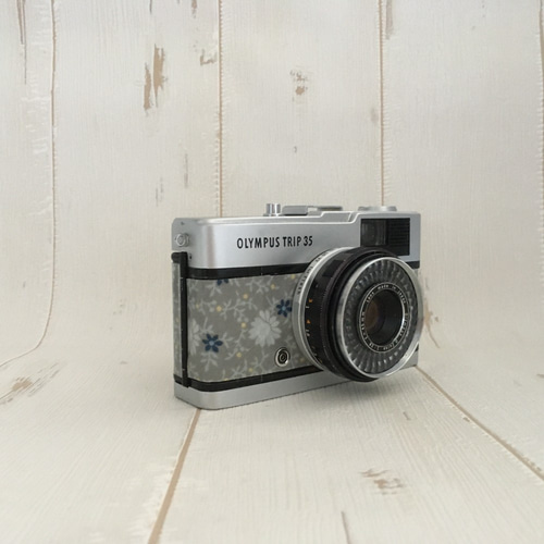 完動品】レトロなフィルムカメラ オリンパスTRIP35 花柄のPVC生地