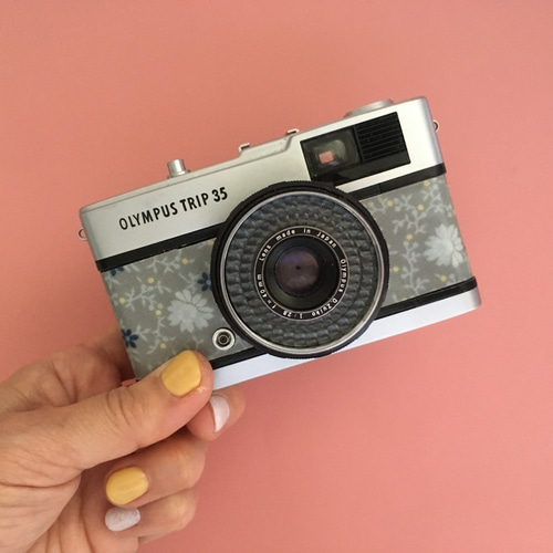 完動品】レトロなフィルムカメラ オリンパスTRIP35 花柄のPVC生地