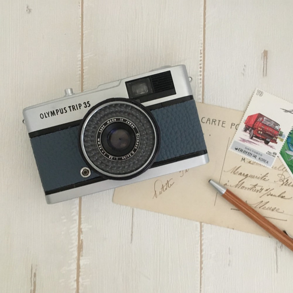 【完動品】レトロなフィルムカメラ　オリンパスTRIP35 ブルーグレーの本革 1枚目の画像