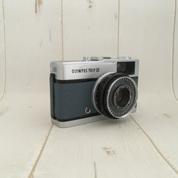 【完動品】レトロなフィルムカメラ　オリンパスTRIP35 ブルーグレーの本革 4枚目の画像