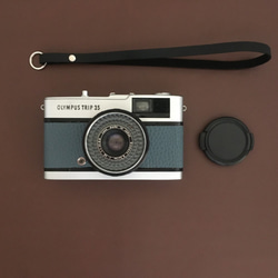 【完動品】レトロなフィルムカメラ　オリンパスTRIP35 ブルーグレーの本革 9枚目の画像