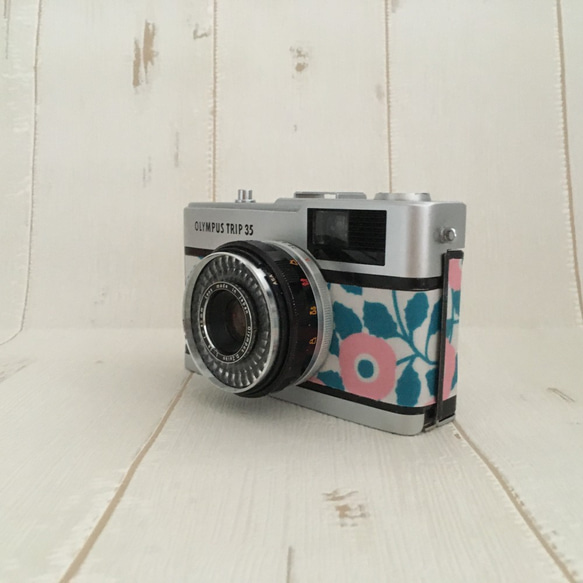 【完動品】レトロなフィルムカメラ　オリンパスTRIP35 ピンクの花柄コットン 4枚目の画像