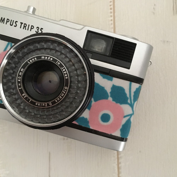 【完動品】レトロなフィルムカメラ　オリンパスTRIP35 ピンクの花柄コットン 6枚目の画像