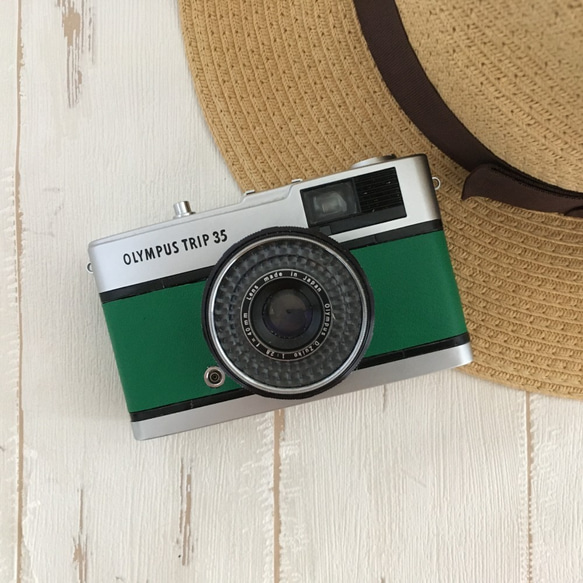【完動品】レトロなフィルムカメラ オリンパスTRIP35　グリーンの本革にお色直し 1枚目の画像
