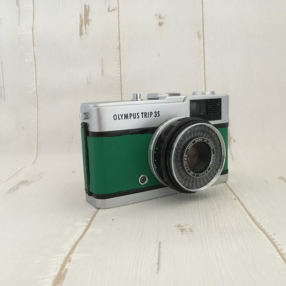 【完動品】レトロなフィルムカメラ オリンパスTRIP35　グリーンの本革にお色直し 4枚目の画像