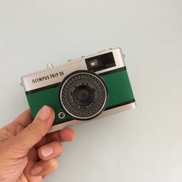 【完動品】レトロなフィルムカメラ オリンパスTRIP35　グリーンの本革にお色直し 8枚目の画像