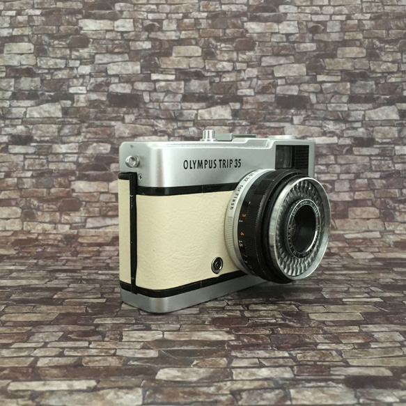 【完動品】レトロなフィルムカメラ オリンパスTRIP35　ミルキーホワイトの本革 3枚目の画像