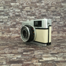 【完動品】レトロなフィルムカメラ オリンパスTRIP35　ミルキーホワイトの本革 4枚目の画像
