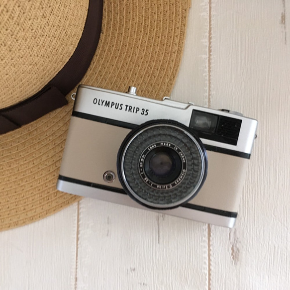 【完動品】レトロなフィルムカメラ オリンパスTRIP35　ミルクティーカラーの本革 2枚目の画像