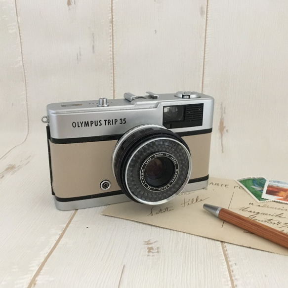 【完動品】レトロなフィルムカメラ オリンパスTRIP35　ミルクティーカラーの本革 4枚目の画像