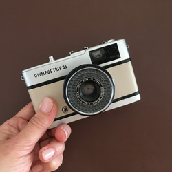【完動品】レトロなフィルムカメラ オリンパスTRIP35　ミルクティーカラーの本革 5枚目の画像