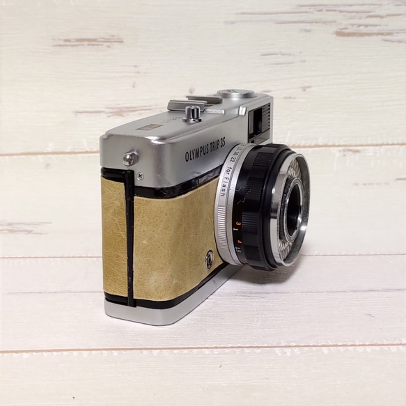 【完動品】レトロなフィルムカメラ　オリンパスTRIP35 ベージュのポニーの革にお色直ししました フィルム１本付き 3枚目の画像