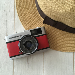 【完動品】レトロなフィルムカメラ　オリンパスTRIP35 真っ赤な本革にお色直し フィルム１本付き 1枚目の画像