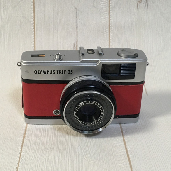 【完動品】レトロなフィルムカメラ　オリンパスTRIP35 真っ赤な本革にお色直し フィルム１本付き 3枚目の画像