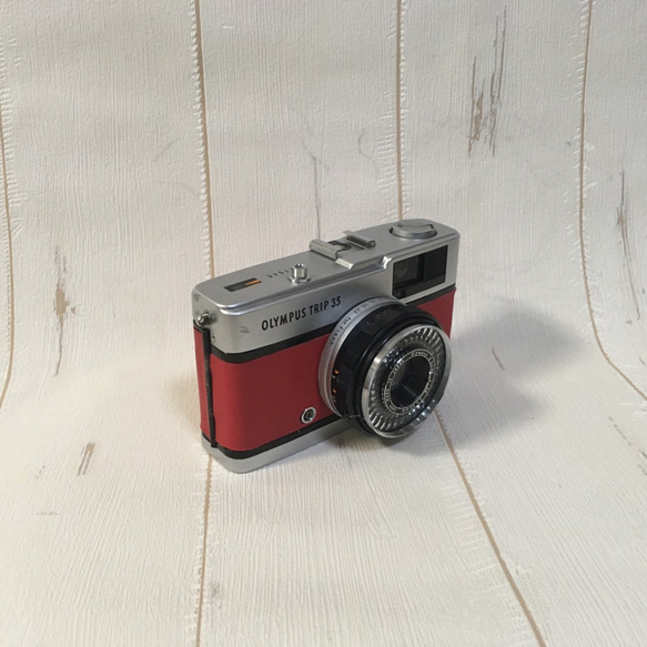 【完動品】レトロなフィルムカメラ　オリンパスTRIP35 真っ赤な本革にお色直し フィルム１本付き 5枚目の画像