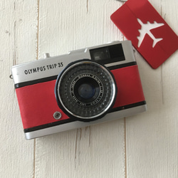【完動品】レトロなフィルムカメラ　オリンパスTRIP35 真っ赤な本革にお色直し フィルム１本付き 7枚目の画像
