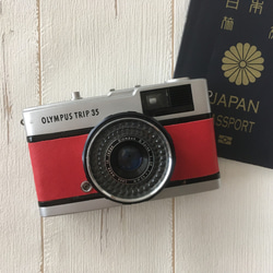 【完動品】レトロなフィルムカメラ　オリンパスTRIP35 真っ赤な本革にお色直し フィルム１本付き 2枚目の画像