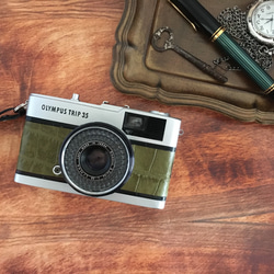 【完動品】レトロなフィルムカメラ　オリンパスTRIP35 抹茶色のクロコ型押し革にお色直し 2枚目の画像