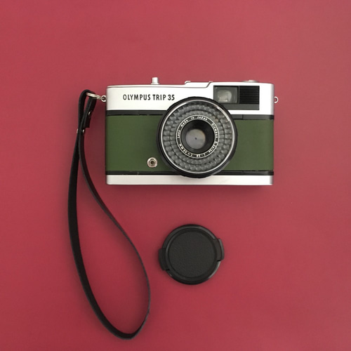 完動品】レトロなフィルムカメラ オリンパスTRIP35 濃グリーンの