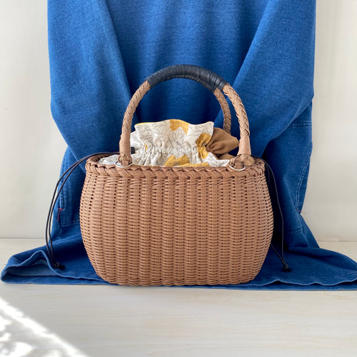 モカ まぁるいかごバッグ 持ち手ブラックワックスコード 巾着袋付き