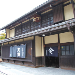 飛騨の造り酒屋【天領酒造】 天領 本醸造 桜形金箔入り祝い酒 「喜金」 1,800ml 4枚目の画像