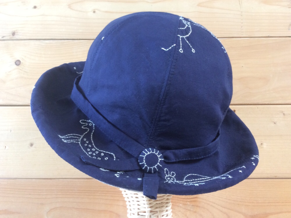 ナスカの地上絵風刺繍のネイビーブルーのチューリップハット