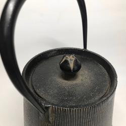 南部鉄器　鉄瓶 「ウッドグレイン」 ひさご色　0.6L 4枚目の画像