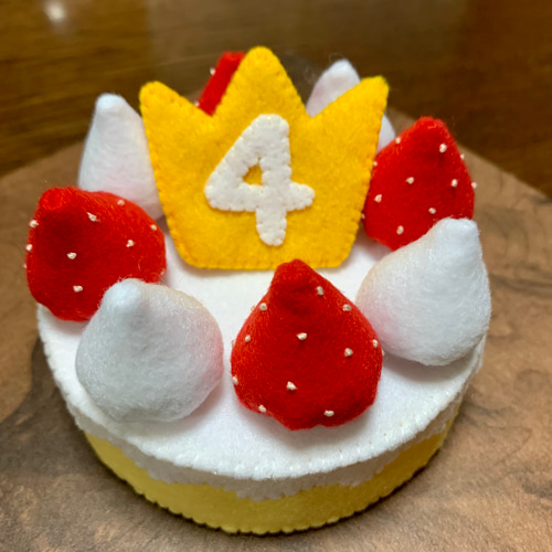 苺が大きい☆自由にトッピング☆フェルトケーキ☆お誕生日会