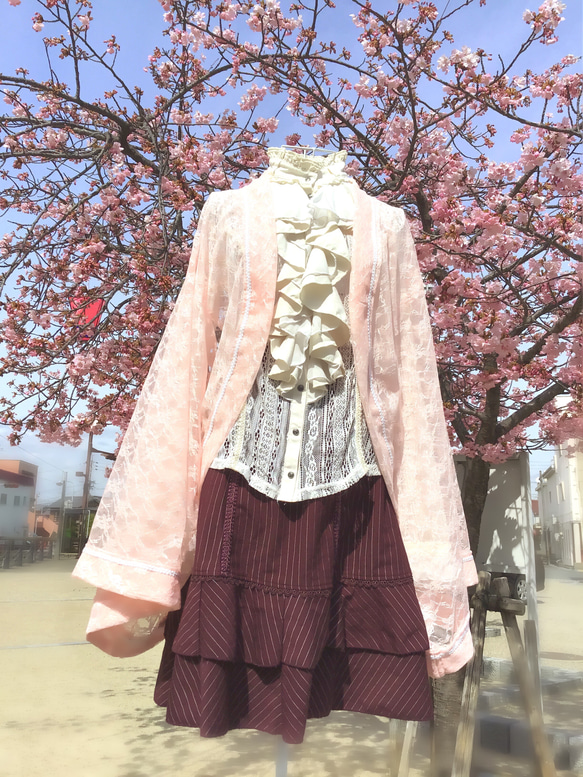 櫻花色蕾絲燕尾外罩 第2張的照片