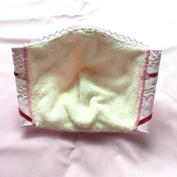 粉色 x 白色蕾絲和紅絲帶毛巾面膜 第4張的照片