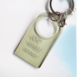 【SALE】"KNOW THYSELF" Acryl Keyholder / ”汝自身を知れ”アクリルキーホルダー 2枚目の画像