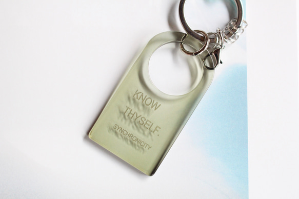 【SALE】"KNOW THYSELF" Acryl Keyholder / ”汝自身を知れ”アクリルキーホルダー 2枚目の画像