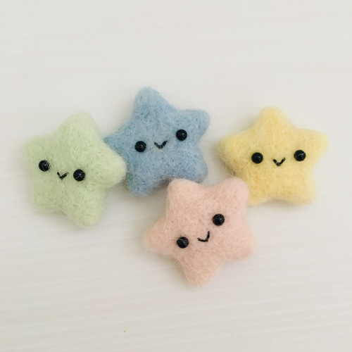 願いを込めて☆*:.｡. お星様の羊毛フェルトマスコット キーホルダー 