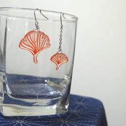 花卉系列_銀杏 醫療鋼耳環 (橘紅色) Ginkgo earrings (orange) 第2張的照片