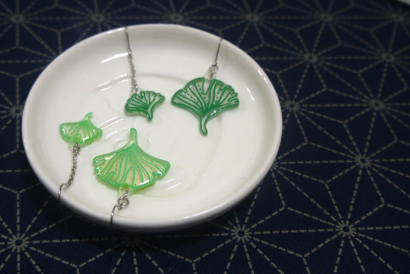 花卉系列_銀杏 醫療鋼耳環 (深綠色) Ginkgo earrings (dark green) 第2張的照片