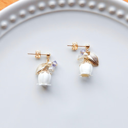 135 ピンクベージュシェルボタン✖︎鈴蘭　ハンドメイド　ピアスorイヤリング 135 ピンクベージュシェルボタン✖︎鈴蘭 ハンドメイド ピアスor