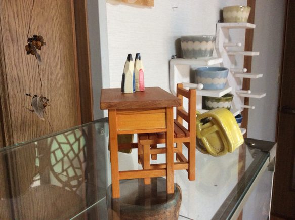 ミニチュア和家具昭和レトロな学校の木の机と椅子のミニチュア家具（茶色）「creema限定」 2枚目の画像