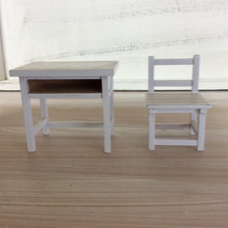 ミニチュア和家具昭和レトロな学校の木の机と椅子のミニチュア（白色）「creema限定」 4枚目の画像