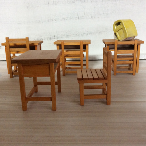 Amazon.co.jp: 希少 花菱工業 ミニチュア家具 学習机＋椅子