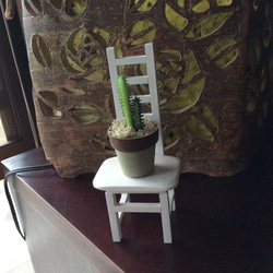 木製ミニチュア家具背の高い椅子(白)「creema限定」 1枚目の画像