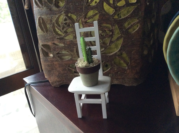 木製ミニチュア家具背の高い椅子(白)「creema限定」 1枚目の画像