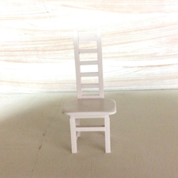 木製ミニチュア家具背の高い椅子(白)「creema限定」 2枚目の画像