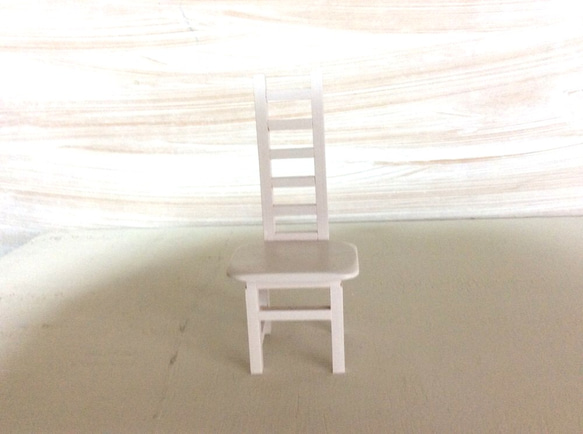 木製ミニチュア家具背の高い椅子(白)「creema限定」 2枚目の画像