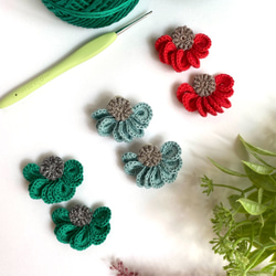 【受注制作】カラーオーダー　あなたのための手編みふりふりお花ピアス 1枚目の画像