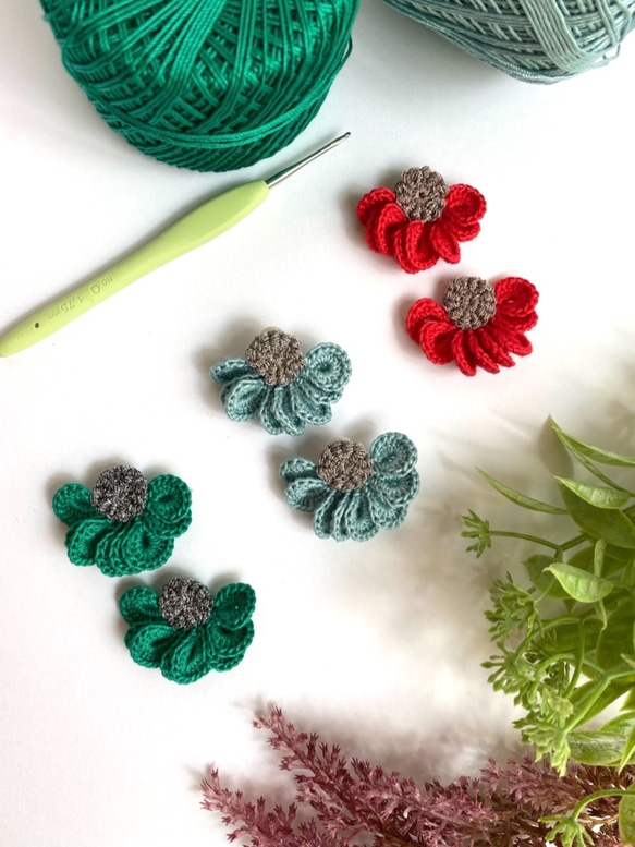 【受注制作】カラーオーダー　あなたのための手編みふりふりお花イヤリング 1枚目の画像