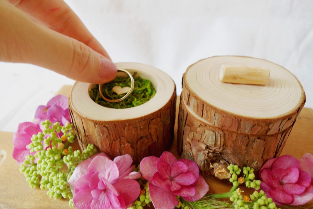 丸太のふた付きリングピロー