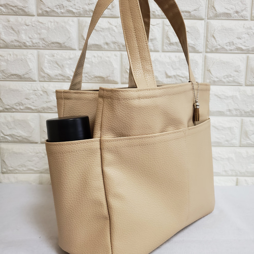 帆布×フェイクレザー ポケットたくさんのトートバッグ ハンドメイド 試作品価格 フェイクレザーポケットいっぱいトートバッグ☆薄ベージュ