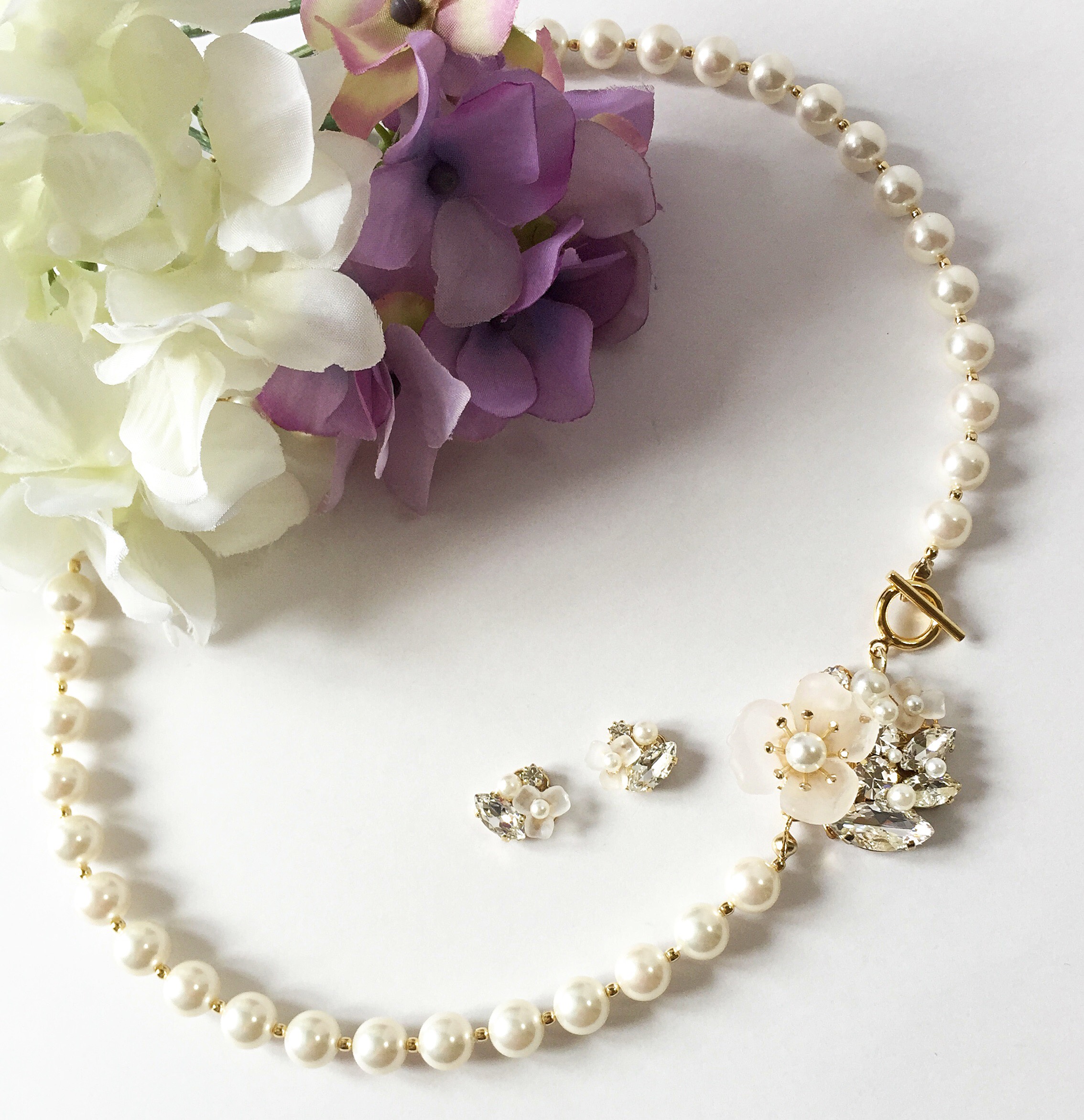 ビジュー×フラワーコサージュのパールネックレス&ピアス/イヤリング